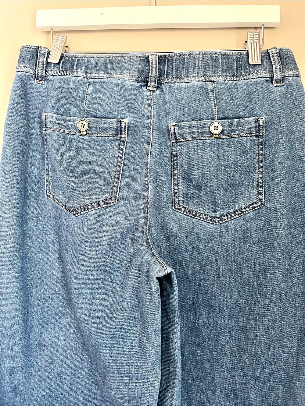 Chico's Wide leg Medium Blue Jeans with Front Patch Pockets sz 6 - Picture 4 of 8